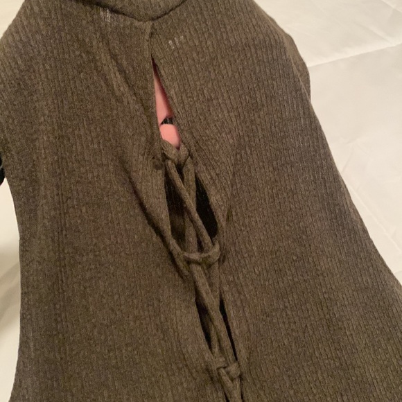 Express XSmall mock neck open back top - Picture 5 of 5